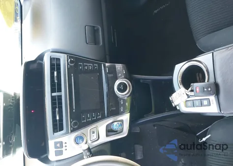 2017 Toyota Prius V Two z USA, uszkodzony, nr VIN JTDZN3EU2HJ070756